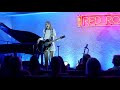 Taylor Swift — Shake It Off (Live at the Nova's Red Room 2015)
