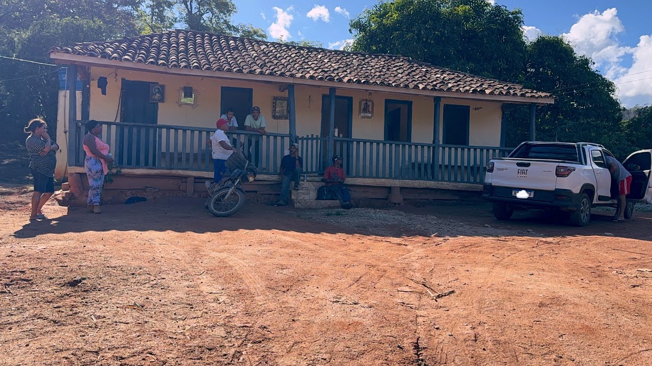 FAZENDA DE MINAS:UMA FAZENDA BEM ANTIGA E LINDA NO MEIO DA GROTA