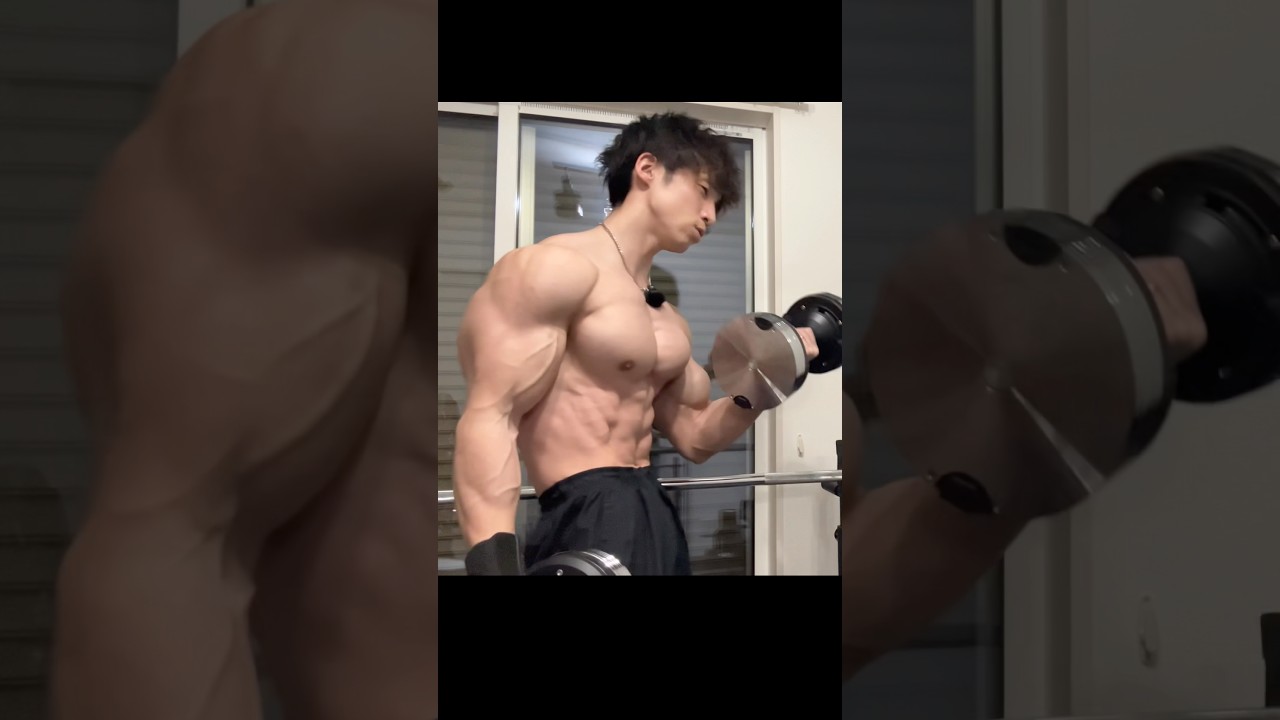 服脱いだ方が力が出るタイプ　#筋トレ #筋肉 #トレーニング #ホームトレーニー #ボディビル