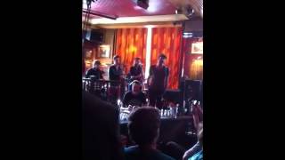 Nympho - Alain Clark - Spijkers met Koppen