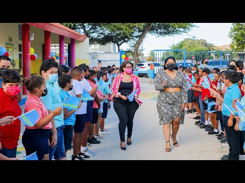 Minister Xiomara a bishita St. Dominicus College en conexion cu Dia di Betico 2022