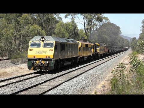 RL305-GM22-602-G513 on 1KN2 ex Dimboola to Newcastle at Seymour Loop.  12-01-20.   12.28.33.