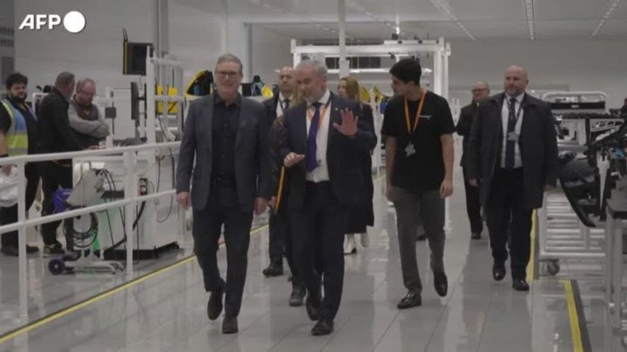F1, primo ministro Regno Unito visita centro McLaren dopo vittoria di Lando Norris