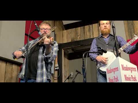 Banjo Picker in a Bluegrass Band / Mo Pitney and Friends