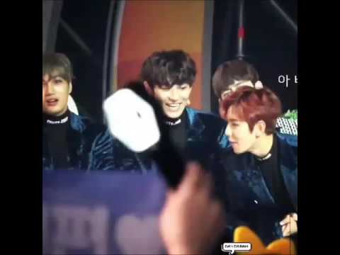 MMA 161119 CHANBAEK [Baekhyun sit with Chanyeol]