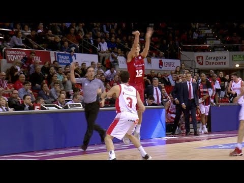 ¡Alocén anota el triple desde prácticamente medio campo!