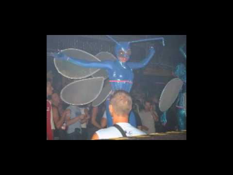 THE GROOVEMAKER   (  zapatilla sound system )