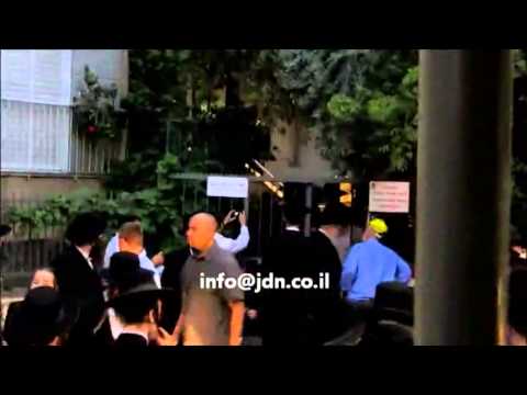 Rebbes Leaving The Moetzes Gedolei Hatorah Meeting - Iyar 5773