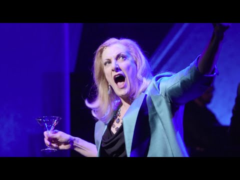 Signature Strong : "Ladies Who Lunch"