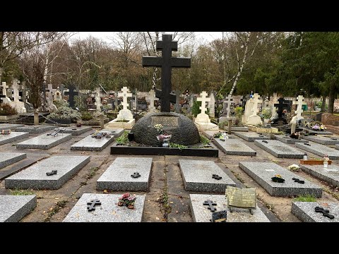 Русское Кладбище в Париже Cент-Женевьев-де-Буа .День 3 бомж путешествие в Париж.