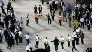 ריקודים במהלך סיום החש"ס ה-12