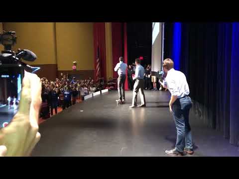 Senate candidate Beto O’Rourke skates across Corpus Christi stage