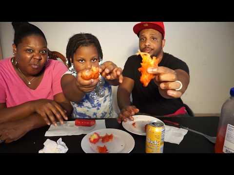 PICKLE EGGS🥚, PIG FEET🐖, AND HOT SAUSAGE🥖 MUKBANG