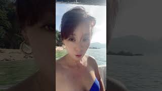 瀬戸内海の海岸でショートカットの巨乳美女がご挨拶！ #ビキニ #bikini #美女 #水着女子