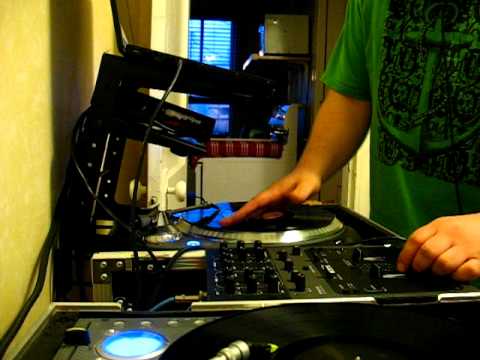 DJ FaNTiS - Right Handed Scratch Practicing