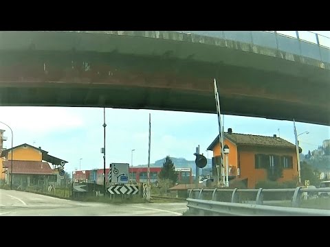 Passaggio a livello Via Carlo Bussinello Canelli e attraversando Canelli # railroad crossing
