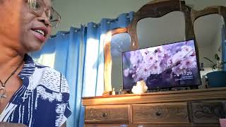 Este jovem homem está completamente apaixonado por você 💕 😍