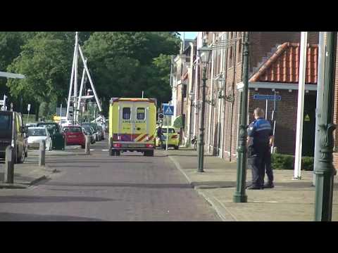 Ambulance Rottedam 17-114 met spoed naar de Batterijweg in Brille