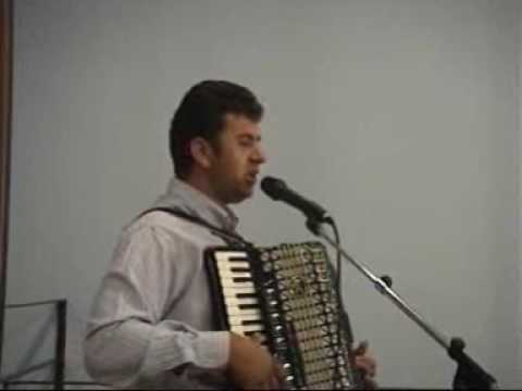 Cristian Cornea cu acordeonul la nunta