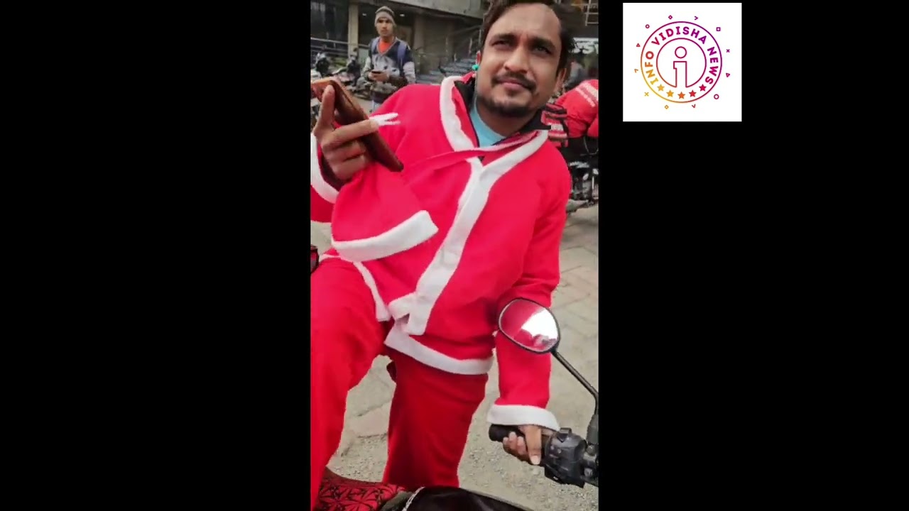 VIRAL VIDEO- #सेंटाक्लॉज की ड्रेस पहने #zomato के  डिलीवरी बॉय से हिंदूवादी संगठन ने उतरवाई ड्रेस