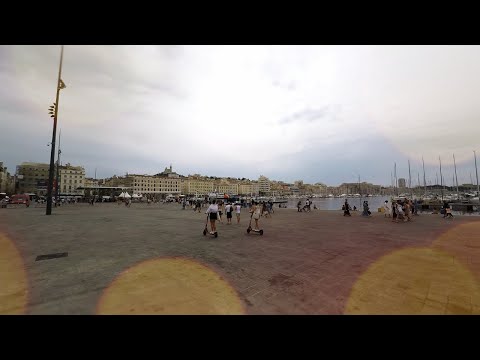 Moving in the streets of Marseille from Gare Saint-Charles to Norman Foster's Shader