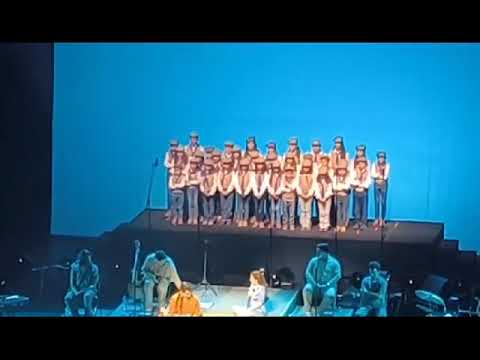 BUBA ESPINHO NO COLISEU COM O GRUPO CORAL DE JOVENS DE OURIQUE E A PARTICIPAÇÃO DE BÁRBARA TINOCO