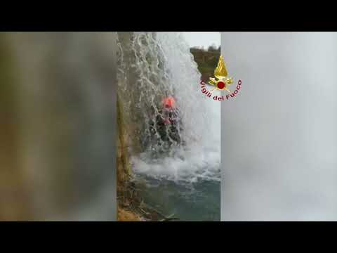 PISTOIA - SALVATAGGIO DI UN CANE SUL FIUME OMBRONE