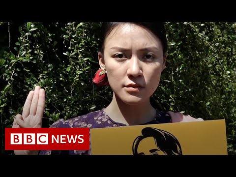 Hunger Games salute used for Asia protests - BBC News