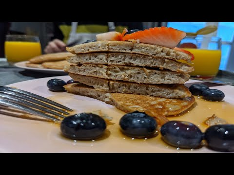 BANANA PANCAKES AL GRANO SARACENO (SENZA GLUTINE- GLUTEN FREE). BUONA COLAZIONE A TUTTI!