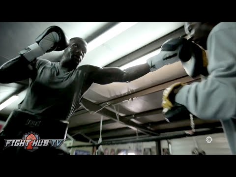 Deontay Wilder working uppercuts and combinations ahead of Chris Arreola fight