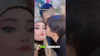 Download lagu momen haru ketika janda anak satu menikah lagi anaknya bahagia sekali ‼️‼️ #nikah #jatuhcinta #haru mp3