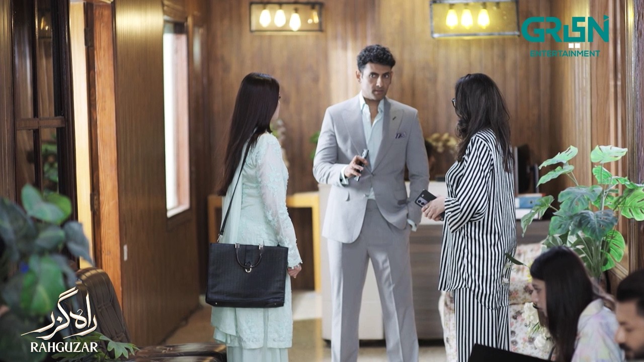 Aaj Se Yeh Aapki New Boss Hein | Rahguzar | Hira Mani - Mohib Mirza | Green TV