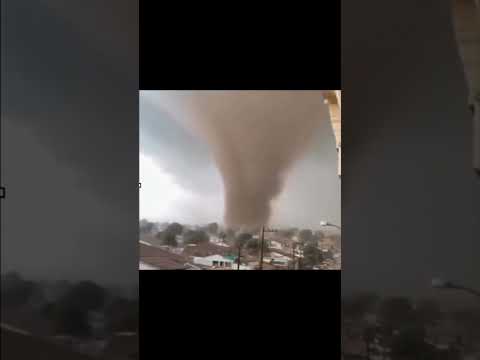 Tornado que passou em cidades no Paraná atingiu a escala EF3 , com ventos de 250 Km/h