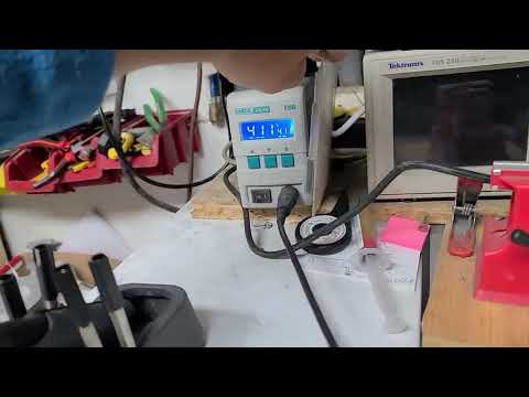 Litzen löten. Isolierte Litze für HF mit Lötgerät verlöten