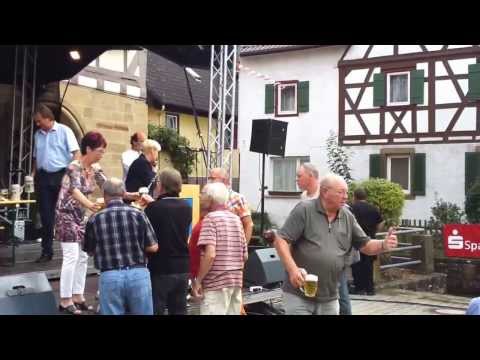 2013 Steinhauerfest Bierausgabe