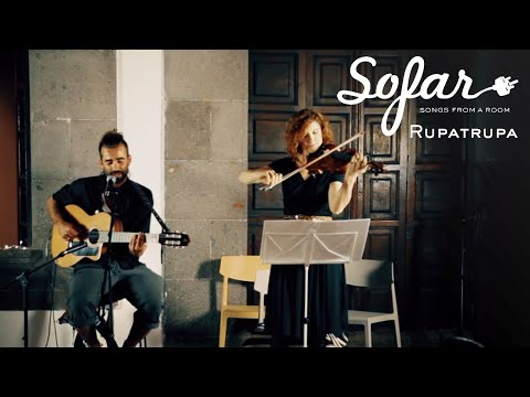 A Susurros Suaves video