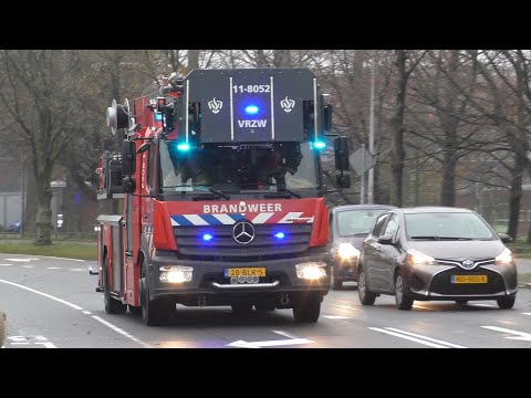 Ambulance 11-133 en TS 11-8034 AL 11-8052 naar en van een Afhijsing in Zaandam
