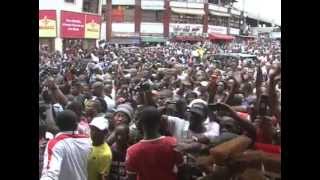 preview picture of video 'Visite du Président au marché de Mont Bouët à Libreville'