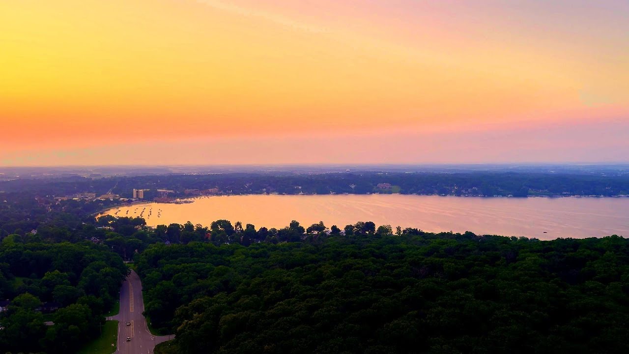 Experience a hot air balloon flight over Lake Geneva at Sunrise for breathtaking panoramas.