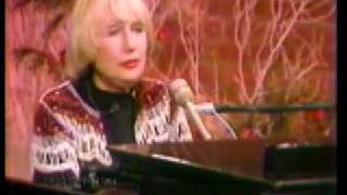 Blossom Dearie performs Lucky To Be Me
