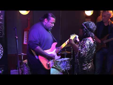 Diedra The Blues Diva - Cafe "DenS", Spijkenisse 9nov2014 - "Rock Me Baby"
