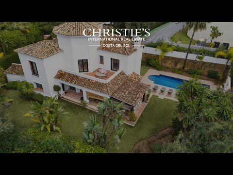 Charming Mediterranean Andalusian style villa in frontline golf in La Quinta