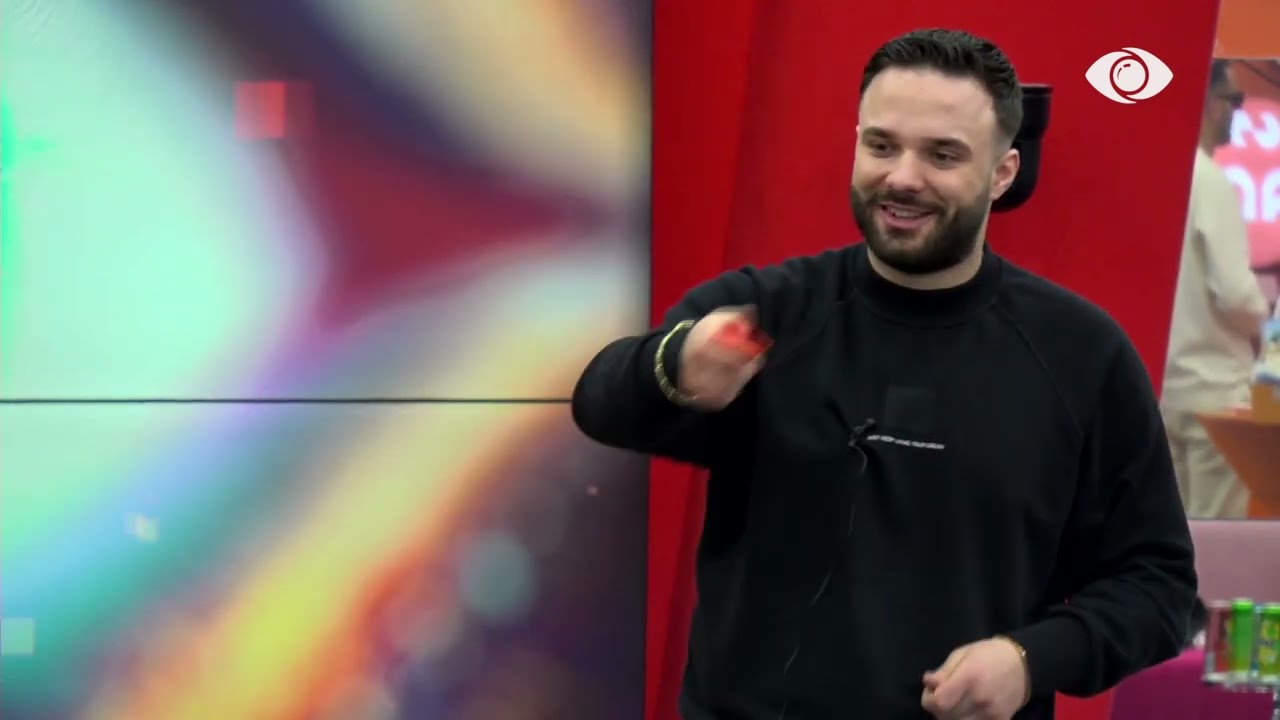 Marko përgatit në moment barcoletën e tij