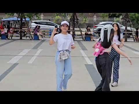 Amaze-G เพลง OMG x Hype Boy- NewJeans @Siam Square Walking Street