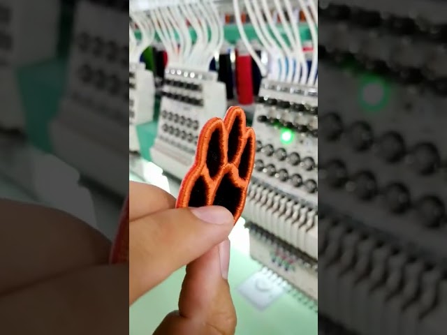 Vídeo relacionado con LALAFINA Pegatinas Bordadas de Fieltro Diseño de Animales Adorables en 2 Piezas, Decoración Tridimensional para Cuadernos y Objetos Estilo Bonito y Fácil de Usar