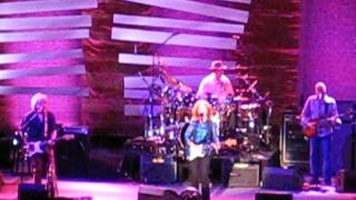 Bonnie Raitt - Love Sneakin&#39; Up On You