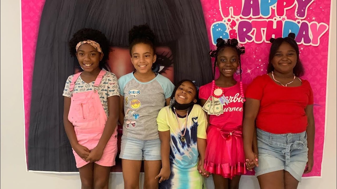 Barbie Party,Pin The Bow On JoJo🎀🥳 #barbie #kidsparty #viral #nickelodeon #jojosiwa #funny
