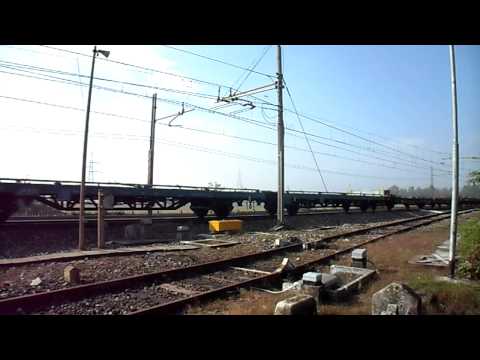 DOPPIO CAIMANO TRE UIC Z INTERCITY E CARRI MERCI MISTI IN TRANSITO