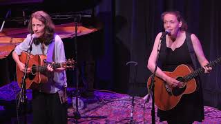 Suzzy Roche &amp; Lucy Wainwright Roche perform Paul Simon's The Boxer