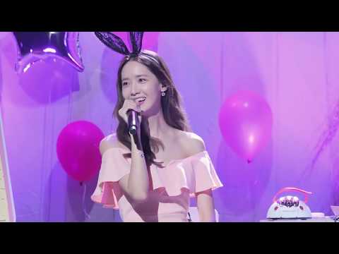 Yoona - Deoksugung Stonewall Walkway at Party (Fancam)